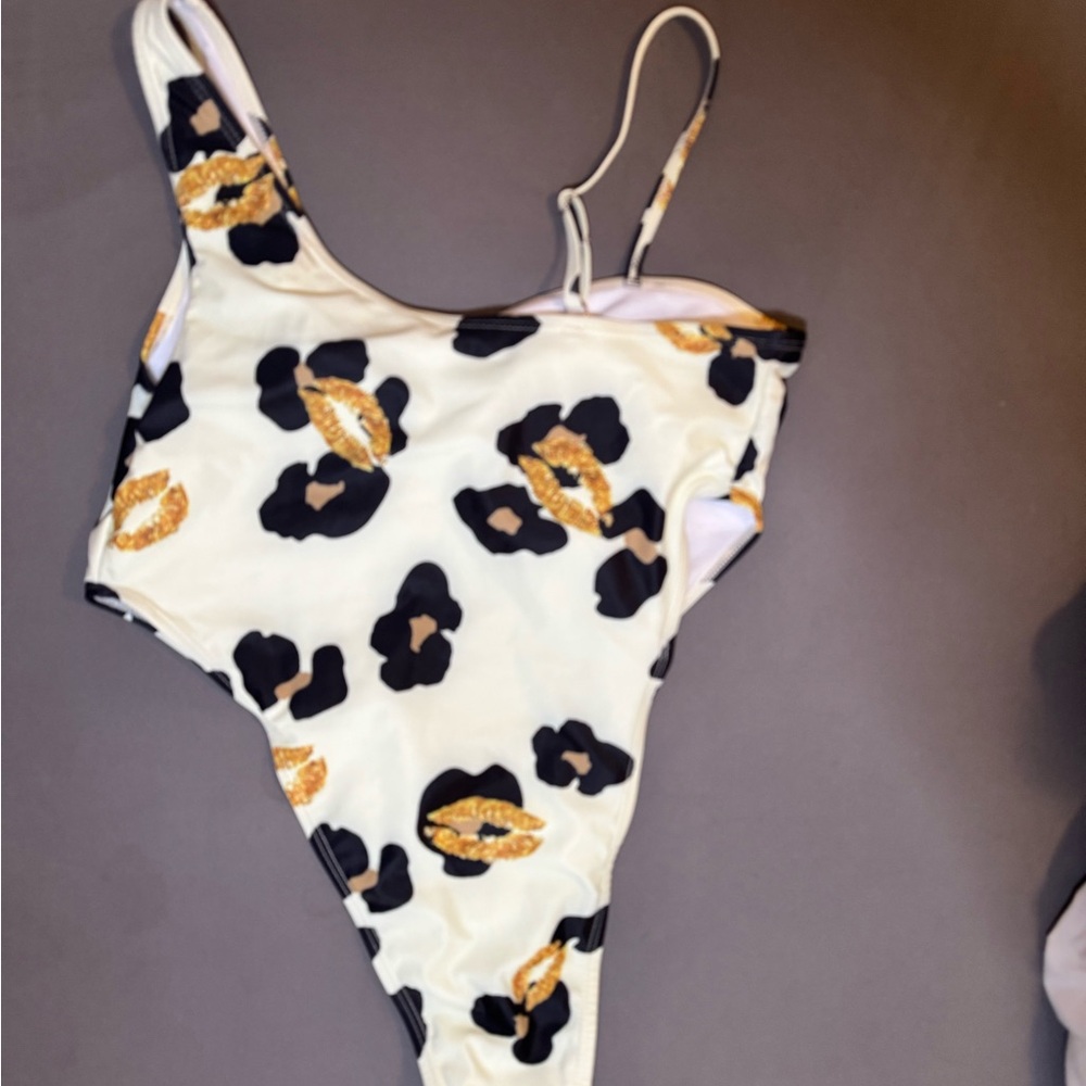 Stylish Leopard Print One-Piece Swimsuit